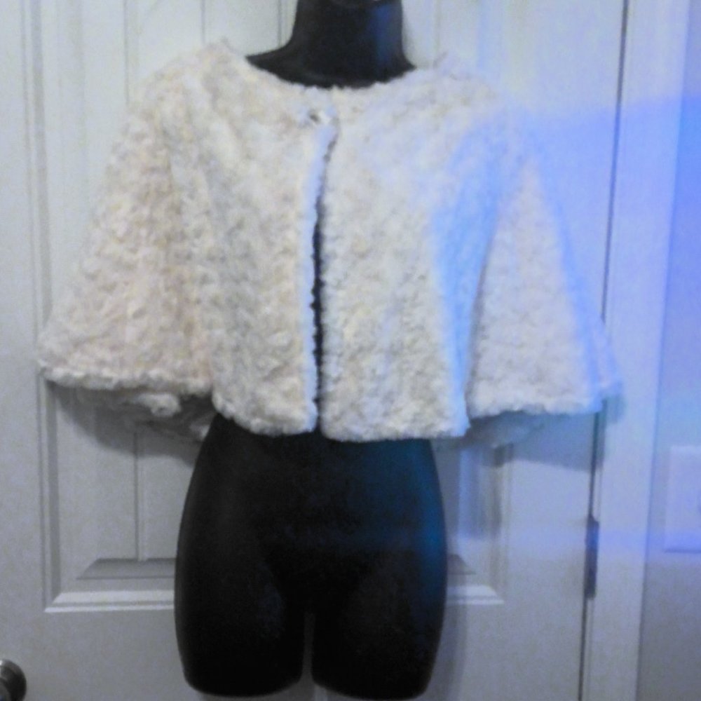 Women's Kate Landy Faux-Fur Capelet